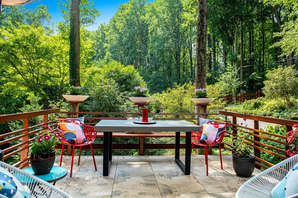 Deck with forest views perfect for nature lovers in Baltimore County

