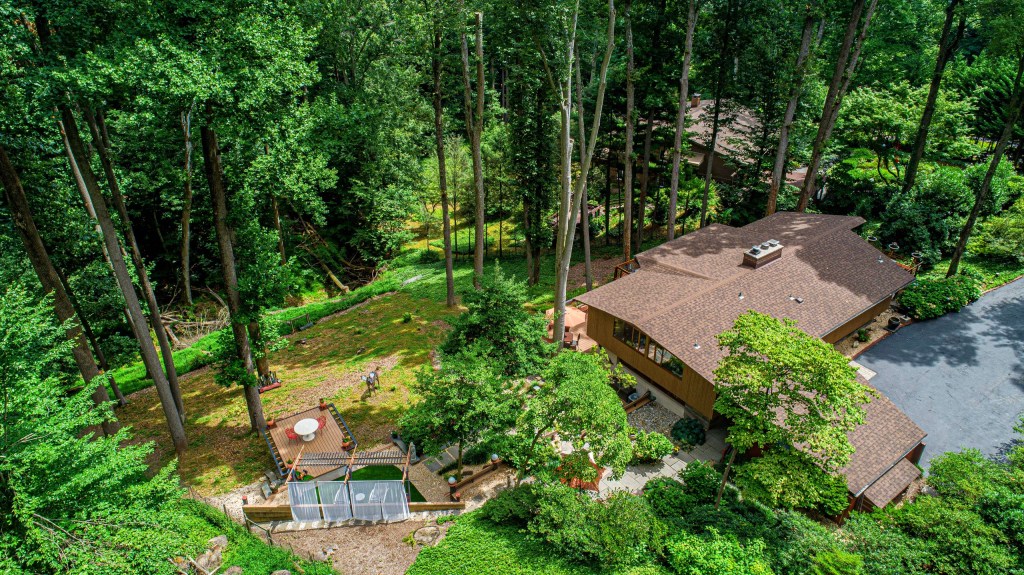 Above view of mid century modern house in baltiore maryland
