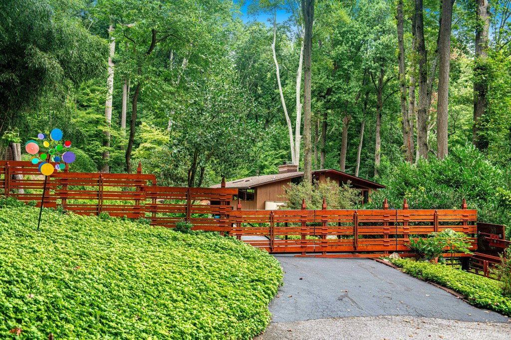 Private cul-de-sac setting with mature trees surrounding Baltimore deck house

