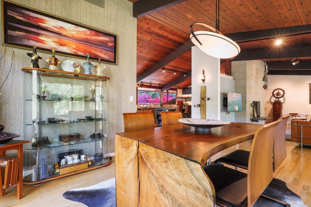 Vaulted ceilings with exposed beams in Maryland deck-style home

