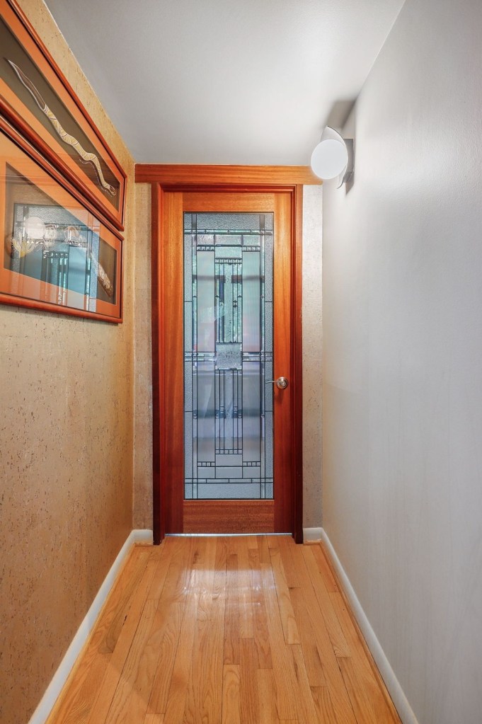 entry way glass door of a mid century modern house in towson maryland