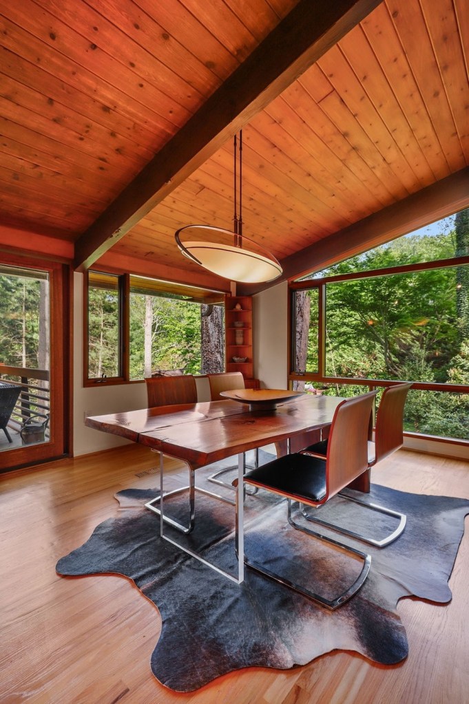 Vintage mid-century furnishings inside a classic Acorn Deck House
