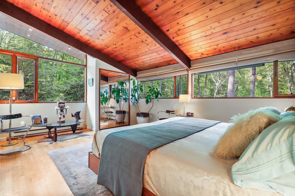 Mid-century bedroom with clean lines and minimalist style and clerestory windows

