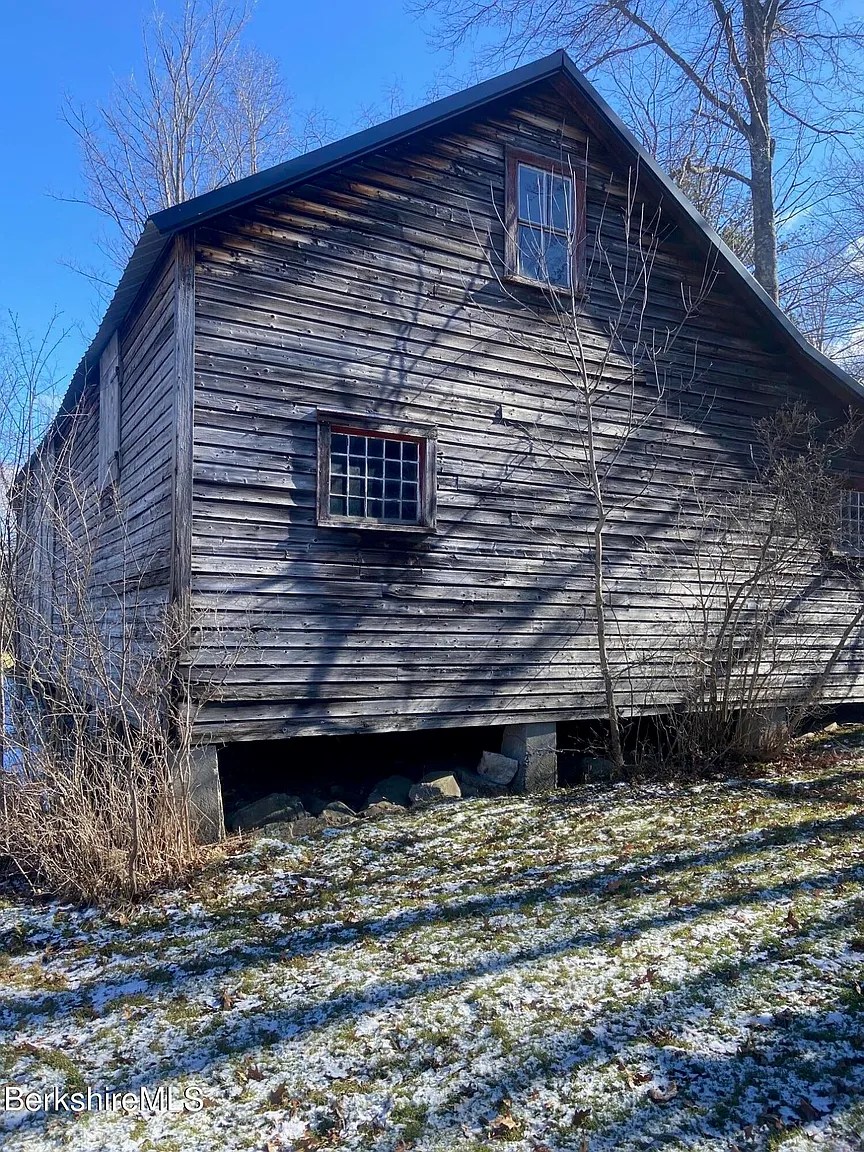 Dark Grey 18th-century Georgian home in Williamstown Massachusetts