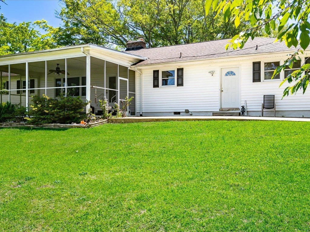 Spacious back screened in porch overlooking mature trees and distant mountains ideal for relaxing


