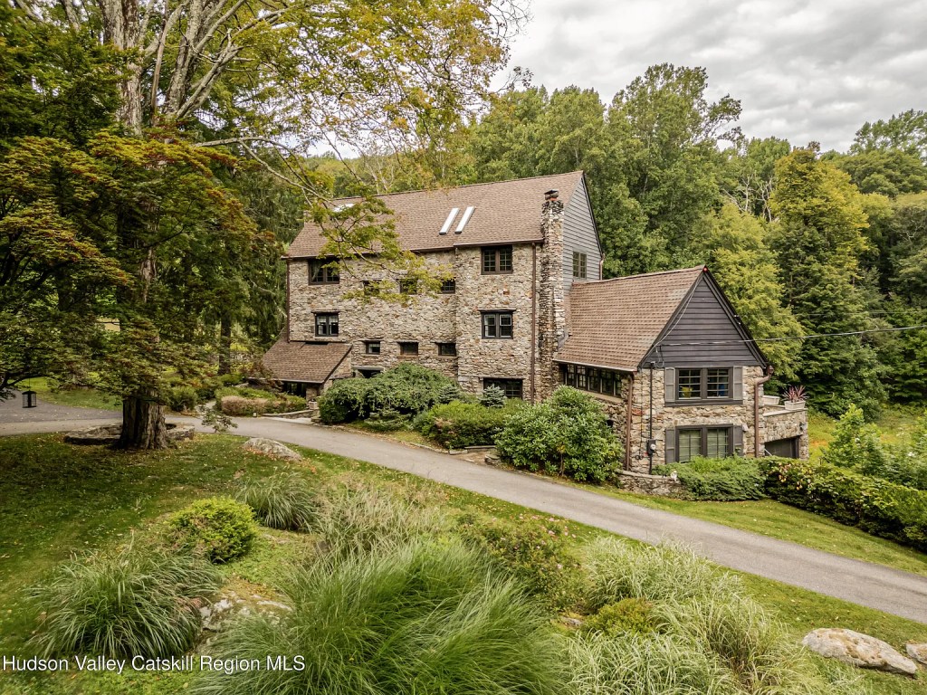 Embury Stone House: A Historic Hudson Valley Retreat Rooted in Legacy and Architectural Excellence